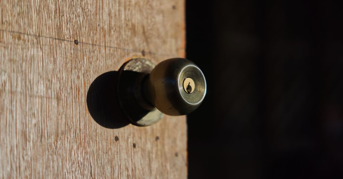 locksmith service technician — Livingston Locksmith Inc